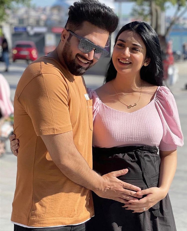 Sarah Khan Shared her Pregnancy Pictures