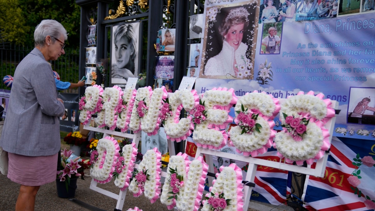 Fans Gathered to Mark Princess Diana 25th Death Anniversary