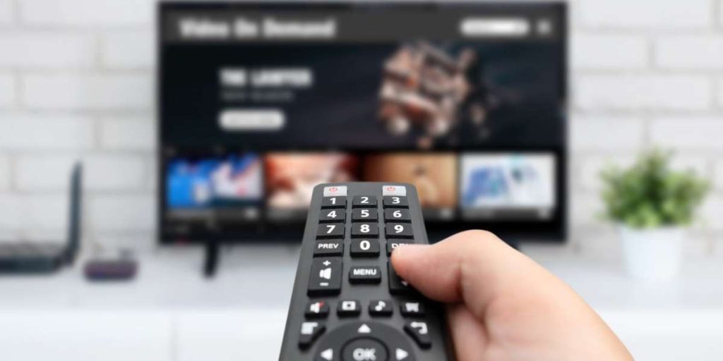 6 Reasons to Bundle Your TV and Internet Service