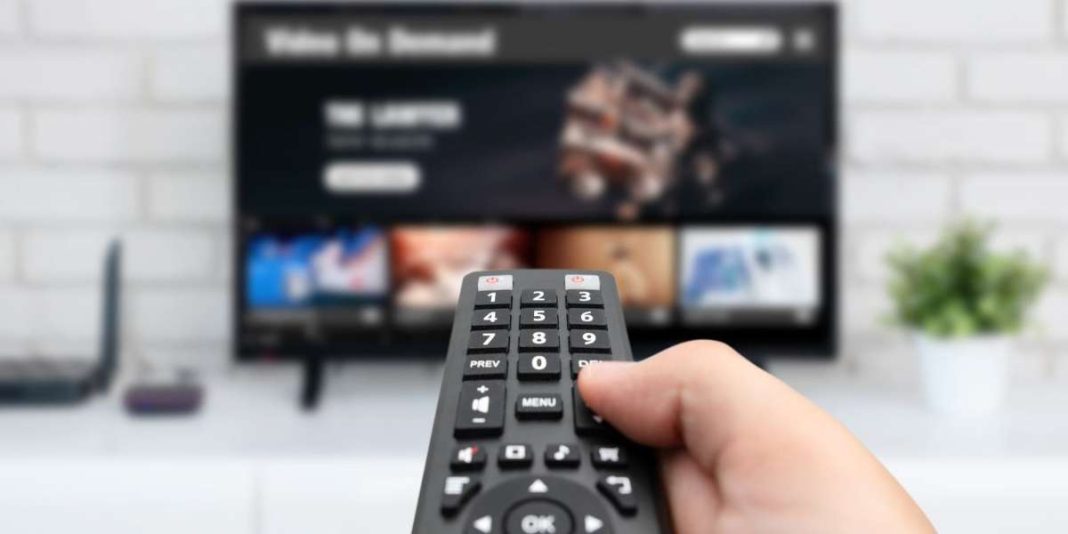 6 Reasons to Bundle Your TV and Internet Service