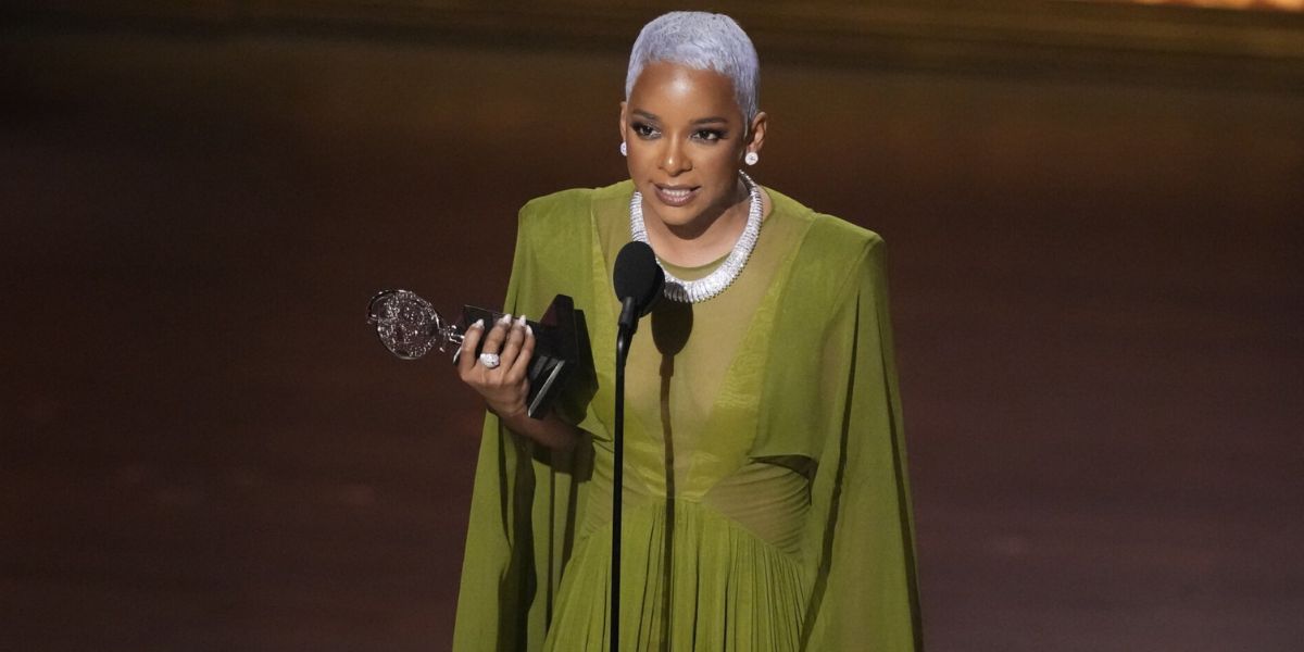 Kara Young Wins Best Performance By An Actress In A Featured Role In A Play