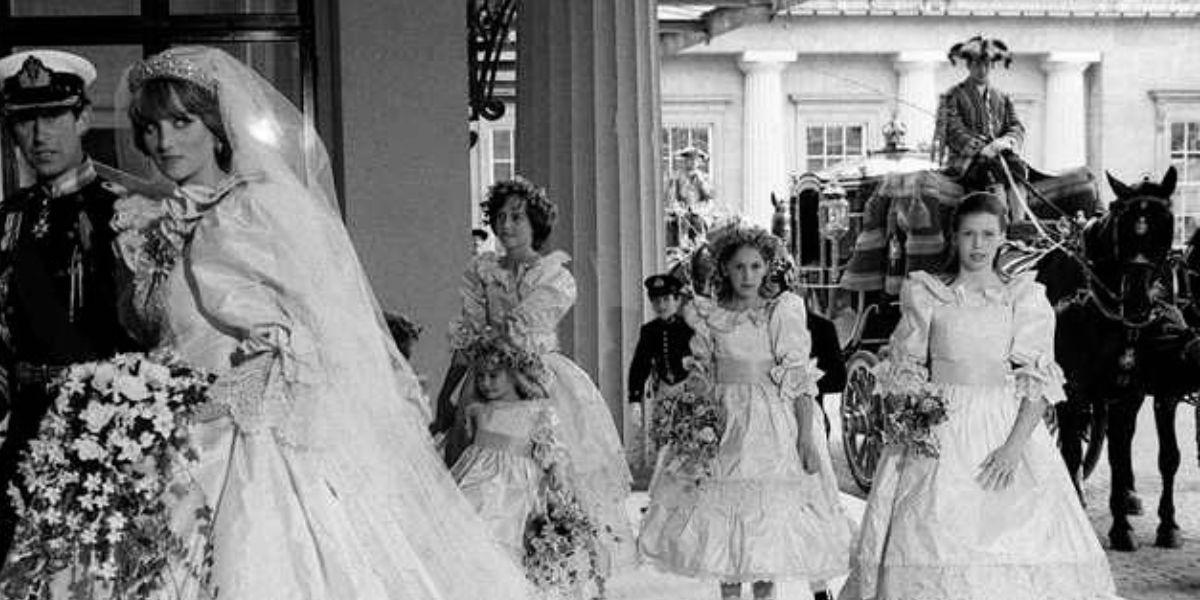 Diana Enters Buckingham Palace
