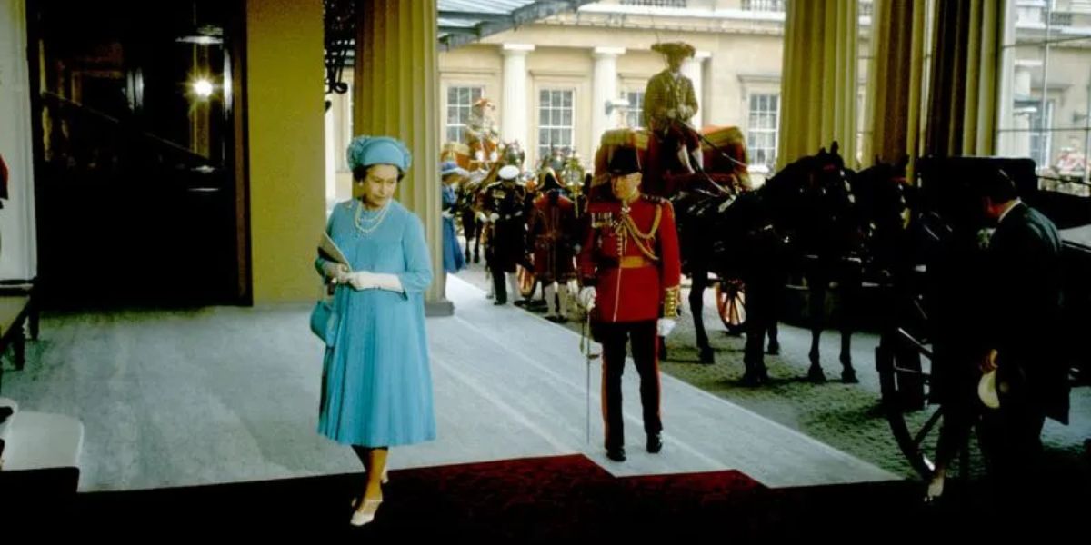 Queen Elizabeth Arrives