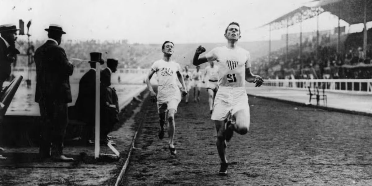 USA's Melvin Sheppard Crosses the Finishing Line
