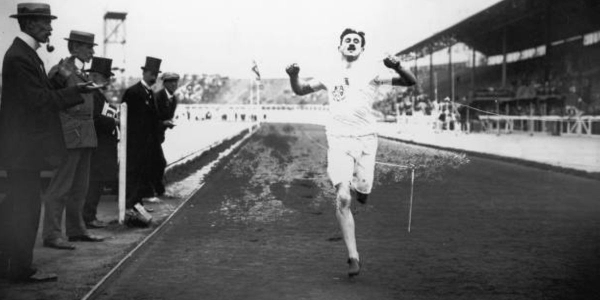 Wyndham Halswelle Crosses the Finishing Line