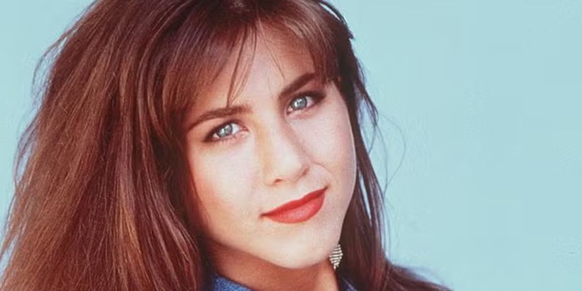 Aniston Lent Her Acting Chops To Saturday Night Live with The Edge