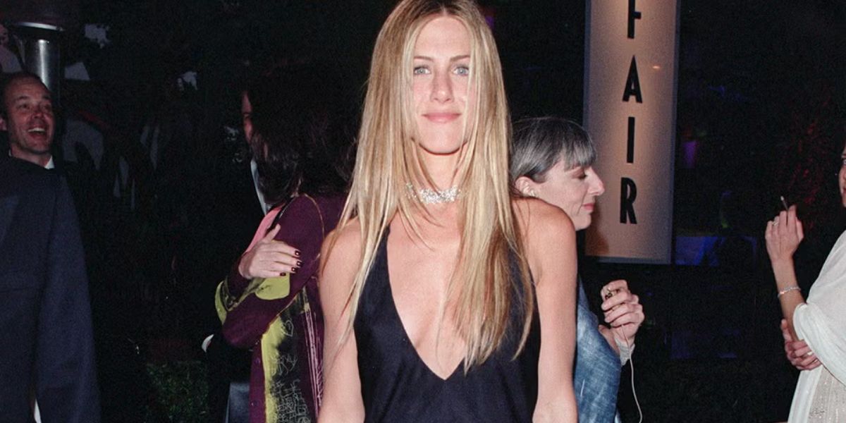 Plunged Neckline Showed Off By The Actress At The 2000 Oscars Awards Party